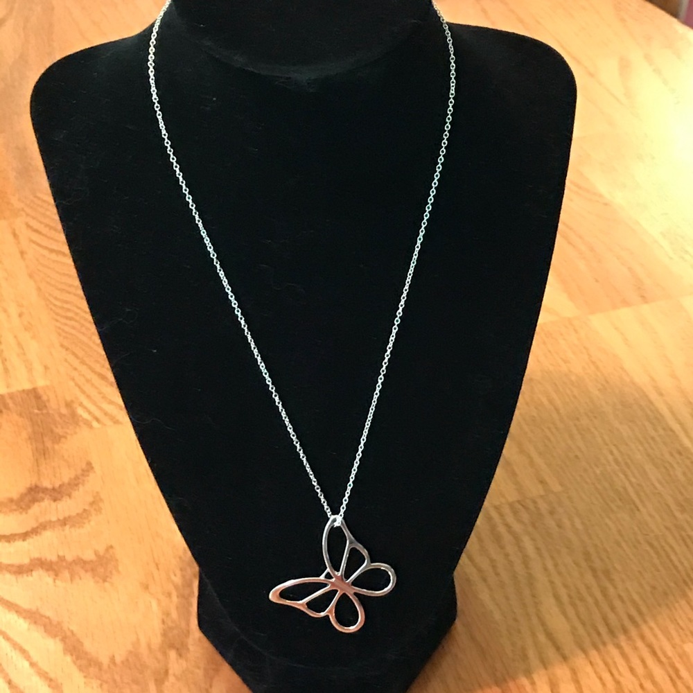 🦋NWT Silver-Plated Butterfly Pendant Necklace🦋